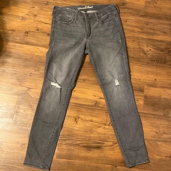 Universal Thread Grey Wash Distressed Skinny Jeans - Picture 1 of 6